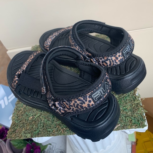 NWT Fila Andros Leopard Velcro Strap Sandal - Picture 5 of 8